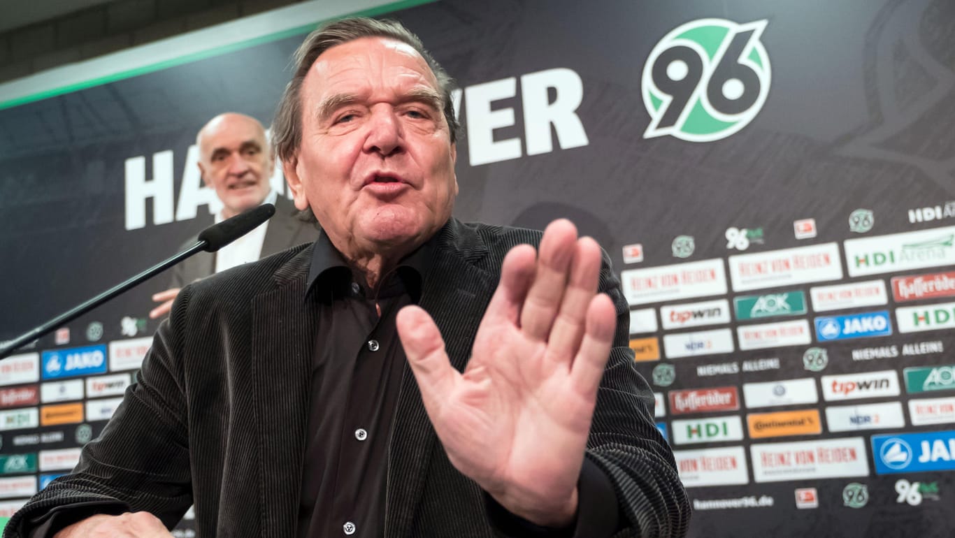 Gerhard Schröder: Der Ex-Bundeskanzler gehört Hannover 96 nicht mehr an.