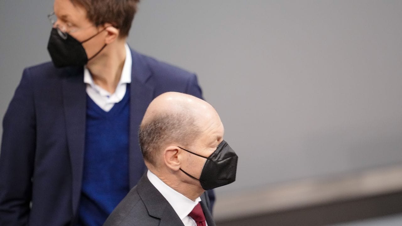 Hatten sich ein anderes Ergebnis gewünscht: Gesundheitsminister Karl Lauterbach und Bundeskanzler Olaf Scholz. Hatten sich ein anderes Ergebnis gewünscht: Gesundheitsminister Karl Lauterbach und Bundeskanzler Olaf Scholz.