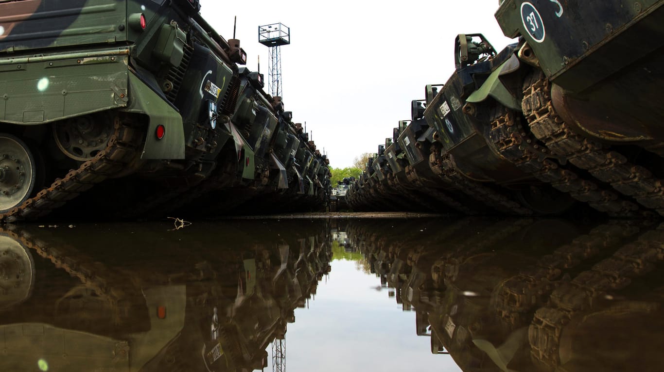 Schützenpanzer des Typs Marder: Die ukrainische Regierung wartet einem Bericht zufolge derzeit auf die Zustimmung der deutschen Bundesregierung zur Lieferung von 100 Panzern, die bei der Bundeswehr ausgemustert wurden.