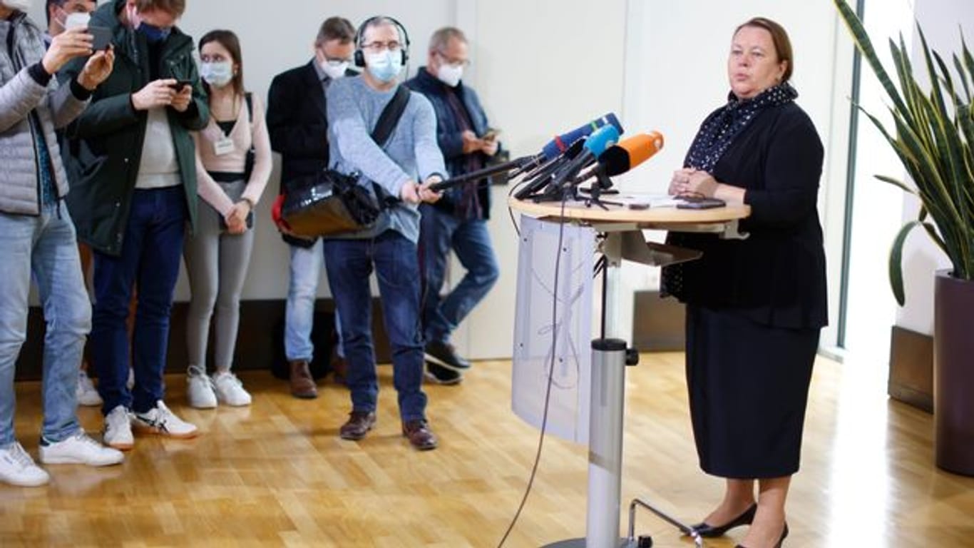 Umweltministerin Ursula Heinen-Esser lehnt Rücktritt ab