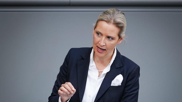Alice Weidel spricht im Bundestag: Die AfD-Politikerin ist entschieden gegen eine Impfpflicht.