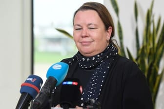 Ursula Hein-Esser (CDU), Umweltministerin in Nordrhein-Westfalen, erklärt mit sofortiger Wirkung ihren Rücktritt vom Ministeramt.
