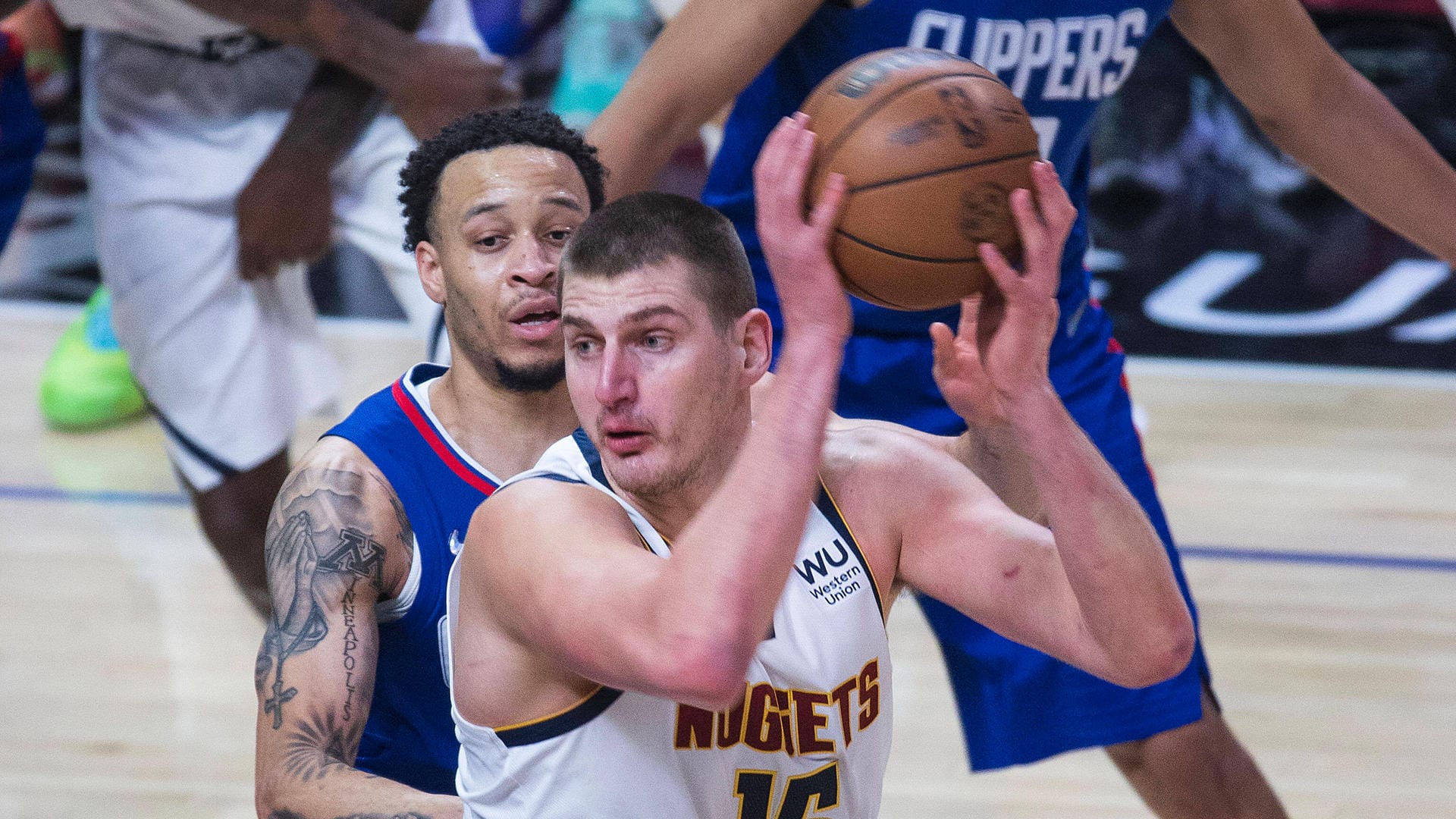 Nikola Jokic von den Denver Nuggets (Archivbild): Er könnte für das serbische Nationalteam auflaufen. Nikola Jokic von den Denver Nuggets (Archivbild): Er könnte für das serbische Nationalteam auflaufen.