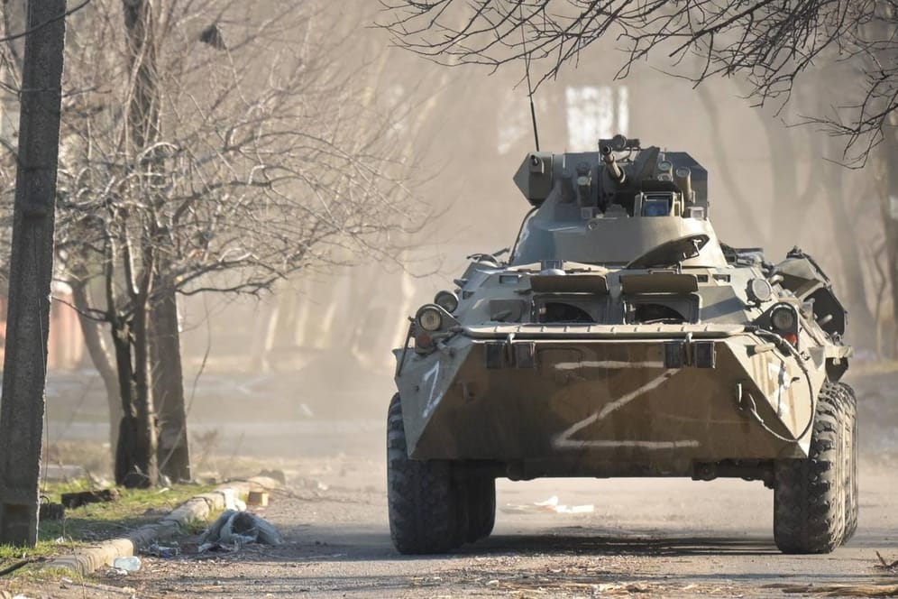 Russischer Militärtransporter in Mariupol: Beobachter erwarten, dass sich das russische Militär sammelt, um in den nächsten Tagen einen Großangriff im Osten der Ukraine zu starten.