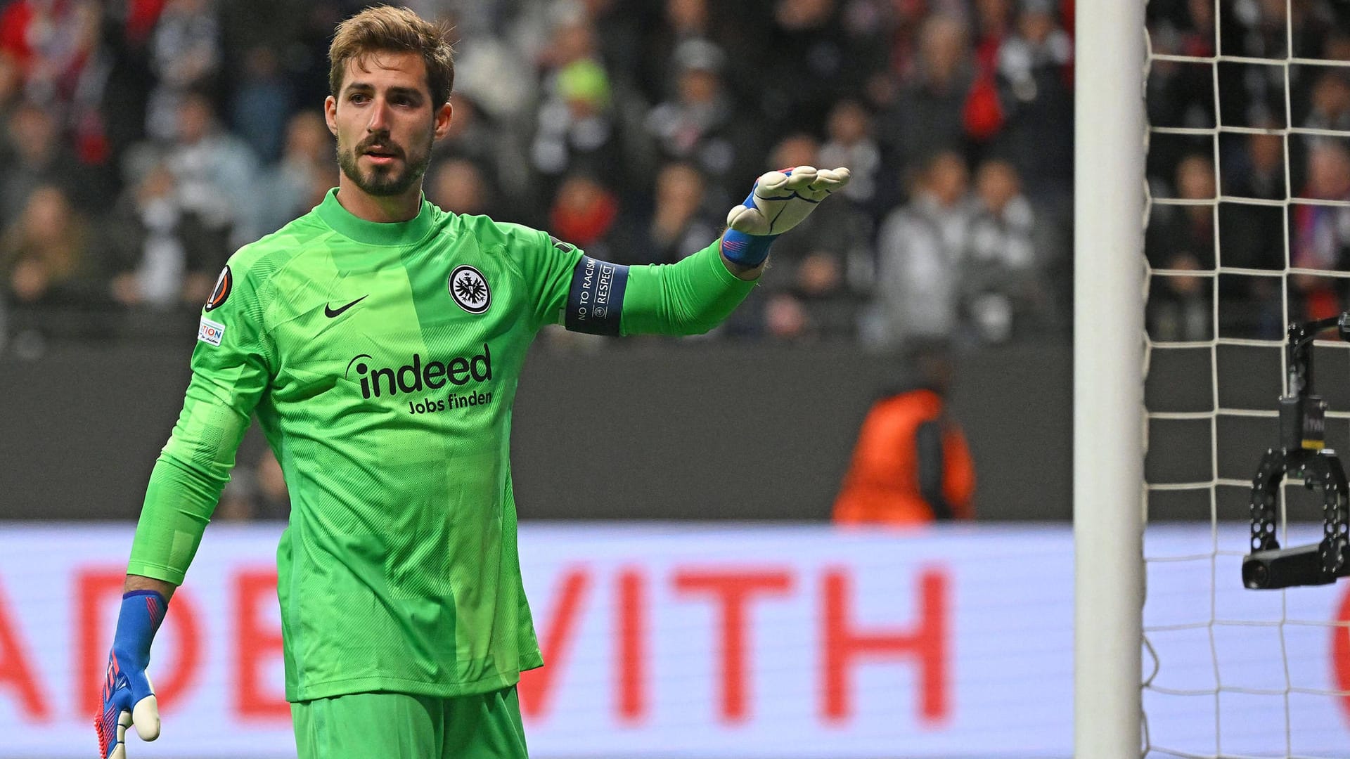 Kevin Trapp: Musste bereits nach drei Minuten hellwach sein, als er einen gefährlichen Distanzschuss von Ferran Torres gekonnt über die Querlatte lenkte. Kurz darauf stark auf der Hut gegen Aubameyang, machte gut die kurze Ecke zu (17.). Wie schon in den Wochen zuvor ein sicherer Rückhalt gegen eine vor allem im ersten Durchgang harmlose Barca-Offensive. Beim Ausgleich durch Ferran Torres machtlos (66.). Wenn überhaupt, dann mit kleineren Wacklern. Note 2