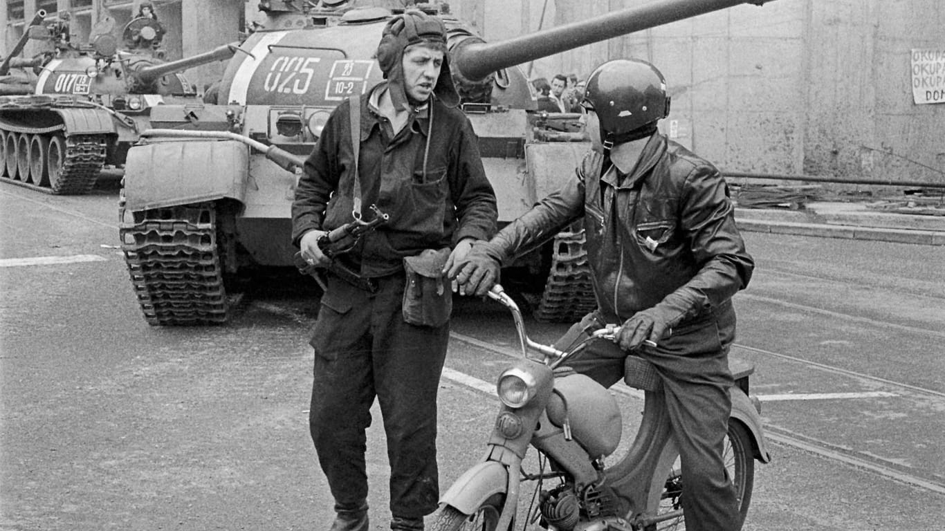 Sowjetische Soldaten im Jahr 1968: Zwischen der russischen "Operation Z" in der Ukraine und der sowjetischen "Operation Donau" von 1968 in der Tschechoslowakei gibt es sehr viele Parallelen.