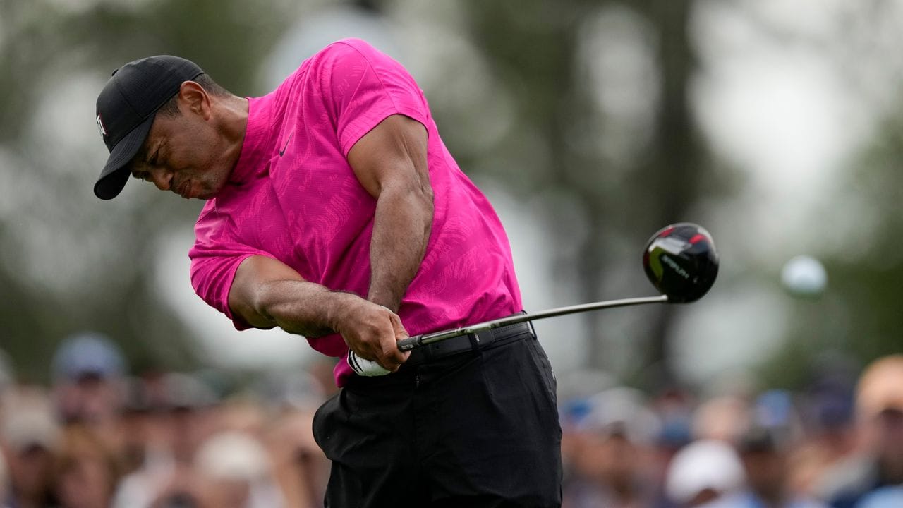 Comeback beim Masters: Tiger Woods beim ersten Abschlag. Comeback beim Masters: Tiger Woods beim ersten Abschlag.