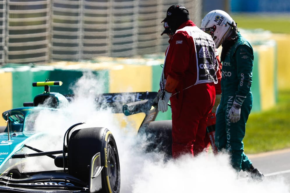 Sebastian Vettel: Der Formel-1-Star musste zum Feuerlöscher greifen.