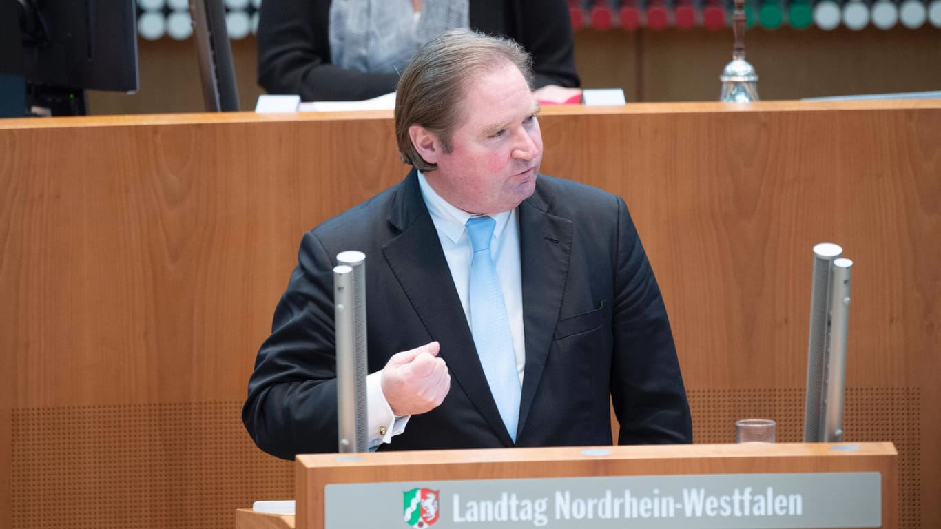 CDU-Minister Lutz Lienenkämper im Landtag (Archivbild): Er übernimmt für Heinen-Esser.