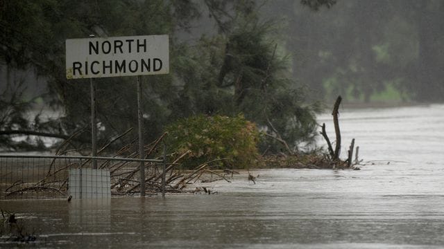 Die North-Richmond-Brücke in Richmond, nordwestlich von Sydney, steht vollständig unter dem Hochwasser. Die North-Richmond-Brücke in Richmond, nordwestlich von Sydney, steht vollständig unter dem Hochwasser.