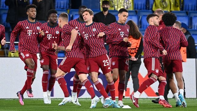 Mit dem FC Villarreal im Kopf geht es für den FC Bayern München in der Bundesliga gegen den FC Augsburg. Mit dem FC Villarreal im Kopf geht es für den FC Bayern München in der Bundesliga gegen den FC Augsburg.