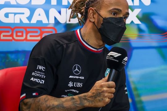 Freut sich über neue Hersteller in der Formel 1: Lewis Hamilton bei der Pressekonferenz vor dem ersten Training in Melbourne.