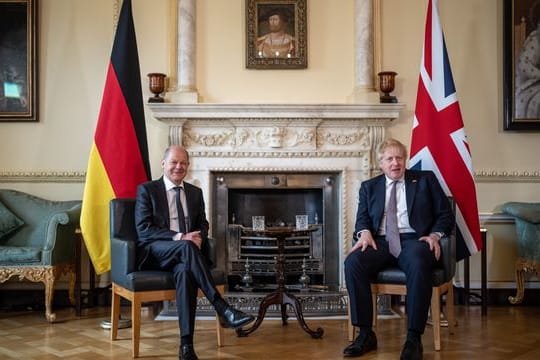 Bundeskanzler Olaf Scholz und Boris Johnson, Premierminister von Großbritannien, in dessen Amtssitz, Downing Street NO.