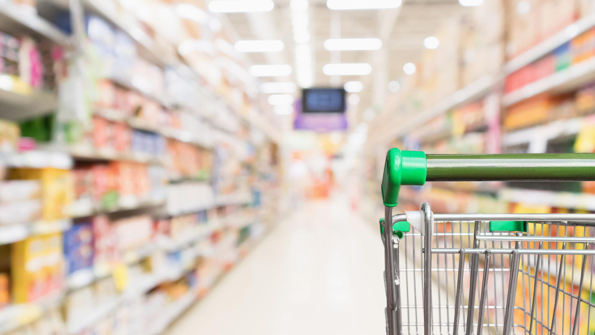 Ein leerer Einkaufswagen in einem Supermarkt: Wissen Sie, woher die Markennamen ihre Bezeichnung haben?