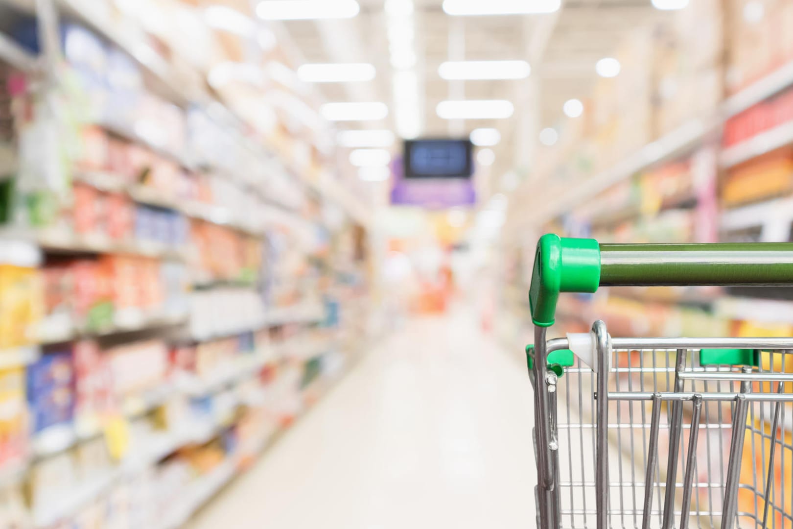 Ein leerer Einkaufswagen in einem Supermarkt: Wissen Sie, woher die Markennamen ihre Bezeichnung haben?