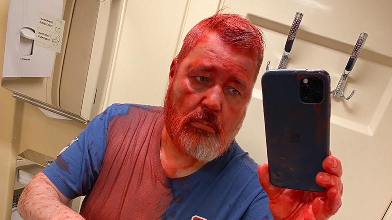 Dmitri Muratow: Der russische Journalist wurde mit Ölfarbe attackiert.