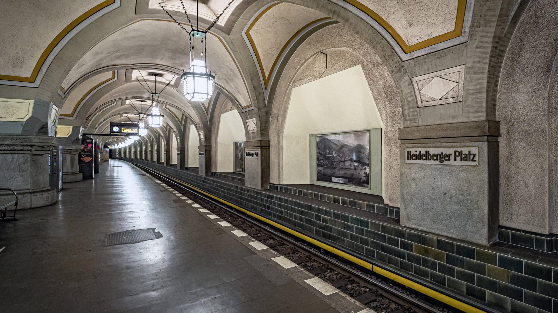 Die U-Station Heidelberger Platz (Archivbild): Mit der imposanten Architektur wollte die ehemalige Stadt Wilmersdorf ihren Wohlstand präsentieren.