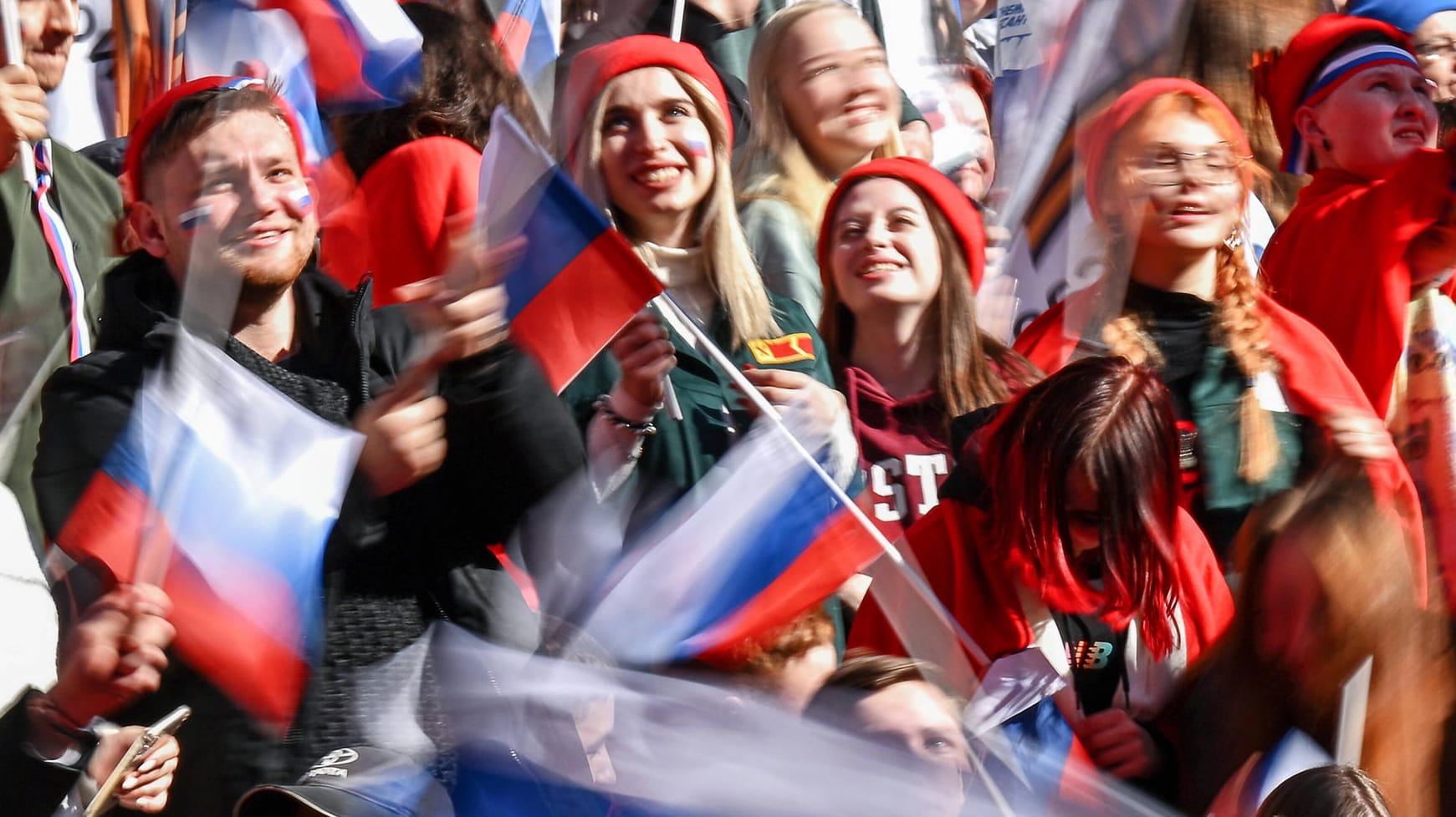 Zuschauer bei einem Auftritt von Russlands Präsident Putin im Moskauer Luschniki-Stadion: Das Vertrauen in ihn wächst auch bei den Jungen.