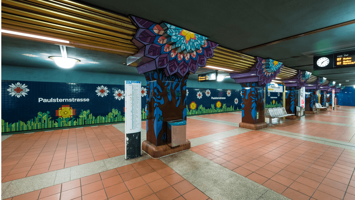 Die U-Bahnstation Paulsternstraße (Archivbild): Hier begeistern bunte Stern- und Blumenmuster die Besucher.