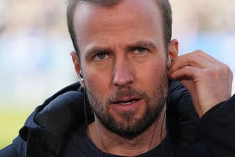 Hoffenheims Trainer Sebastian Hoeneß muss den Ausfall vieler Spieler kompensieren.