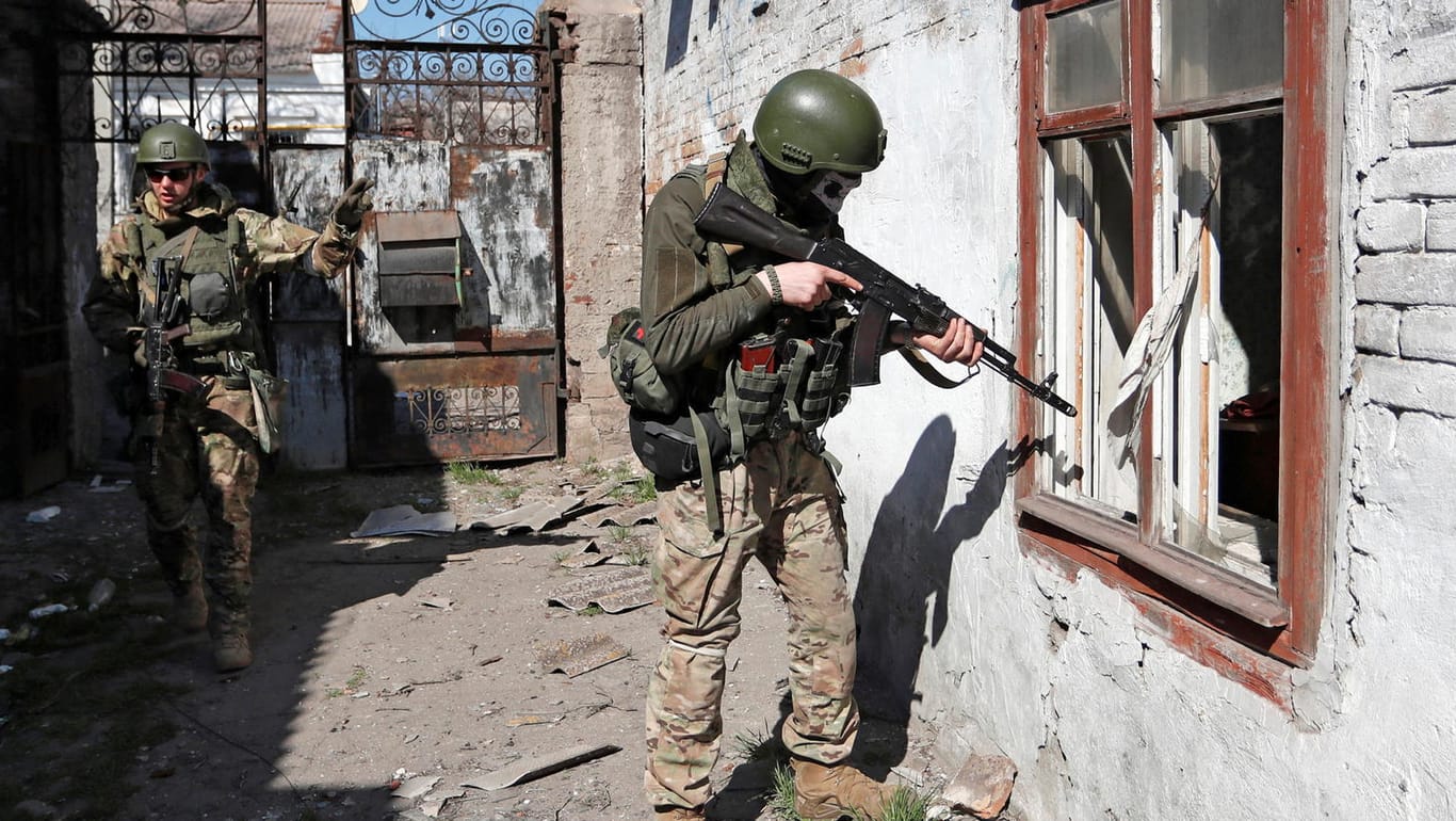 Prorussische Kämpfer in Mariupol: Dem Bericht zufolge gibt es auch in der EU Befürchtungen vor Angriffen.