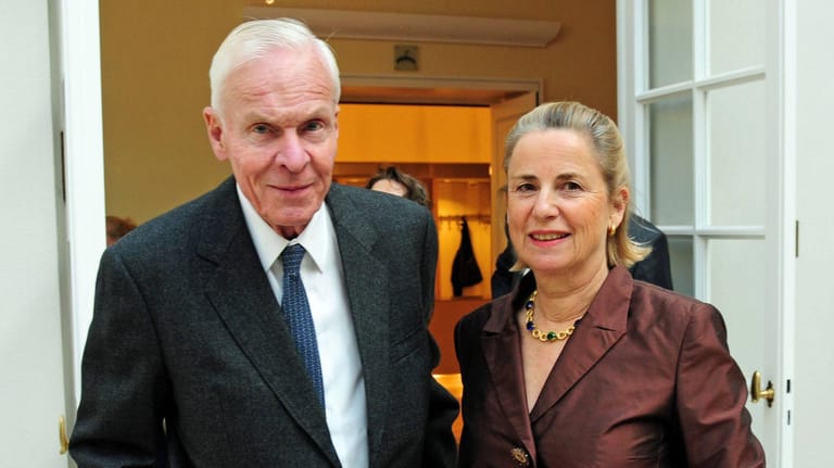 August von Finck junior mit Ehefrau Francine (Archivild): Der umstrittene Investor starb im vergangenen Herbst.