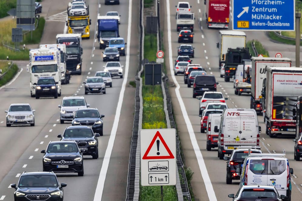 Die Autobahn A8 bei Pforzheim (Archivbild): Die Autobahn wird am Wochenende komplett gesperrt.