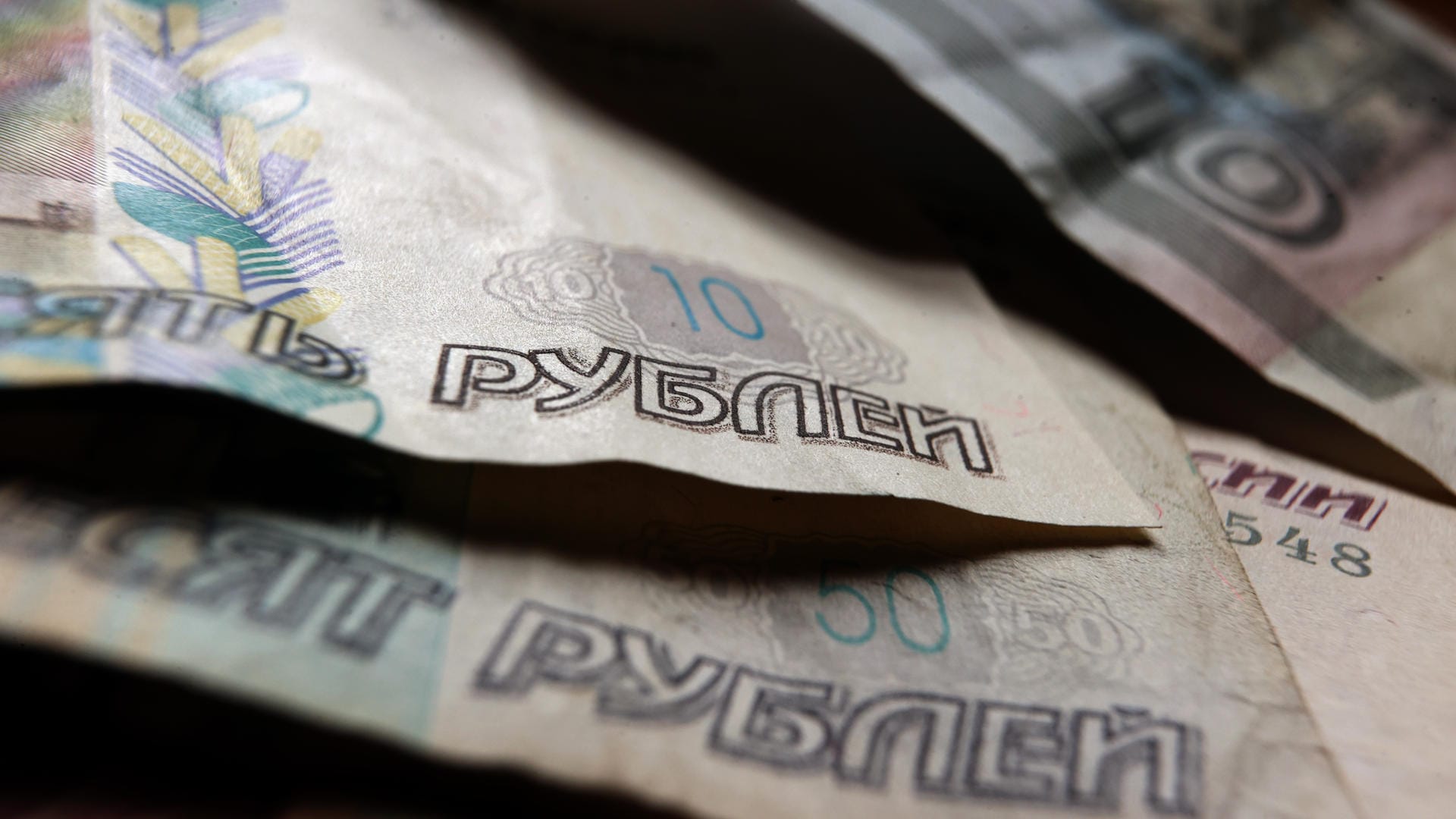 Russische Rubel-Banknoten (Symbolbild): Die Währung verlor zeitweise deutlich an Wert. Russische Rubel-Banknoten (Symbolbild): Die Währung verlor zeitweise deutlich an Wert.