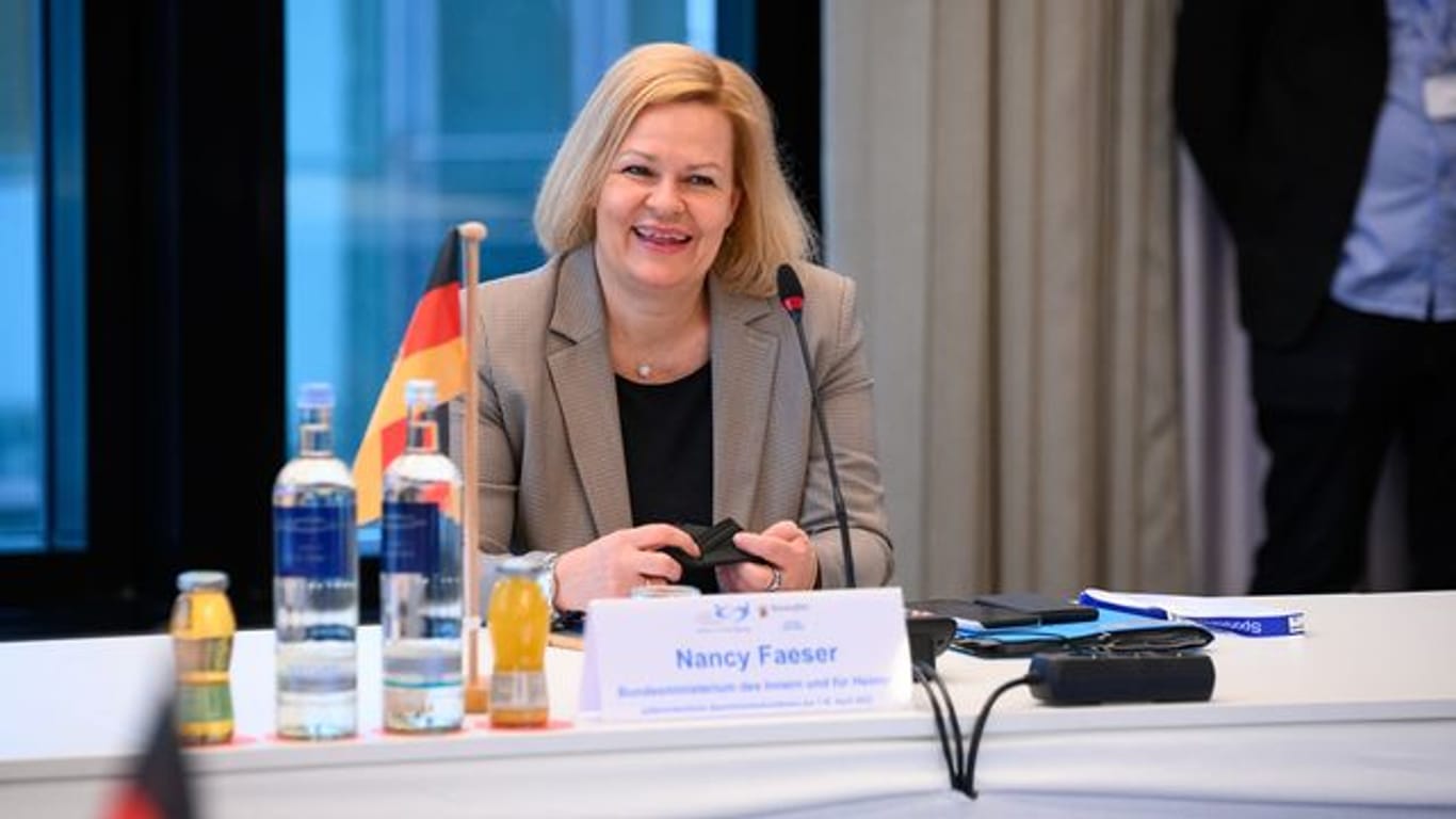 Nancy Faeser (SPD), Bundesministerin für Inneres und Heimat, nimmt an der Außerordentlichen Sportministerkonferenz teil.