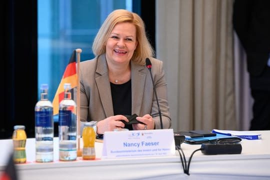 Nancy Faeser (SPD), Bundesministerin für Inneres und Heimat, nimmt an der Außerordentlichen Sportministerkonferenz teil.