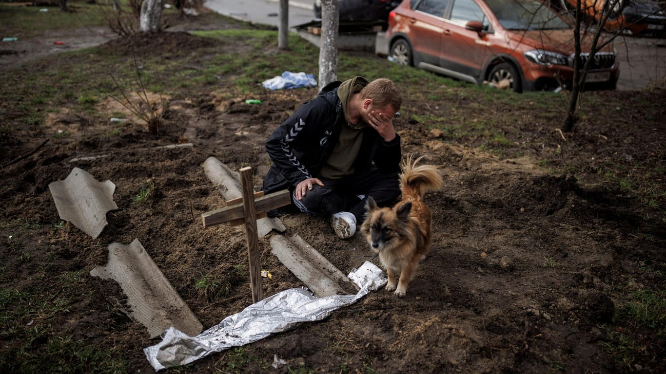 Serhii Lahovskyi, ein Bewohner von Butscha, trauert um seinen ermordeten Freund: "Jeder soll ihren Namen kennen."