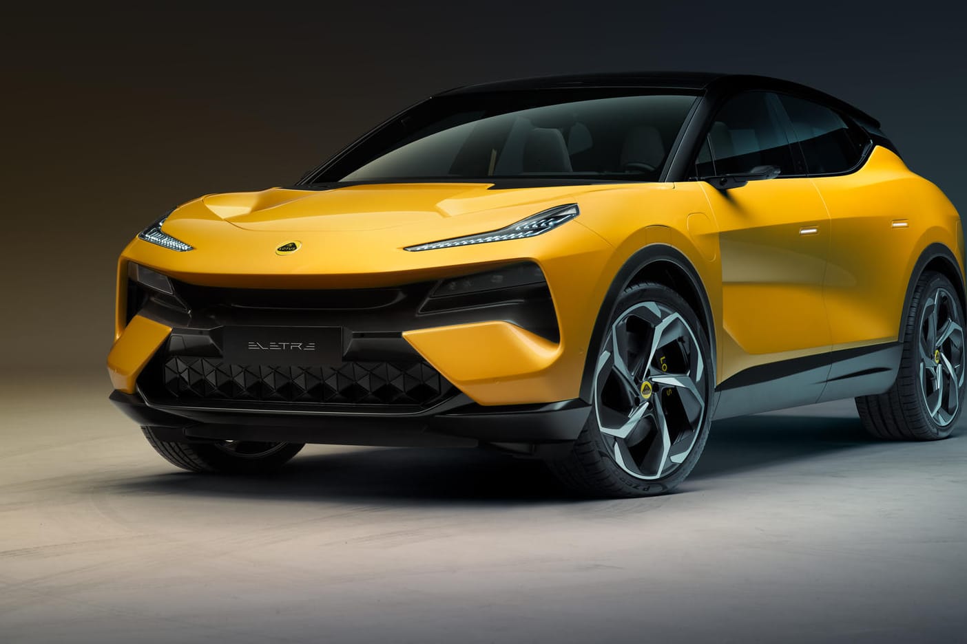 Lotus Eletre: Die 70 Jahre alte britische Marke bringt mit einem 5,10 Meter langen Elektro-Allradler ihr erstes SUV auf den Markt.