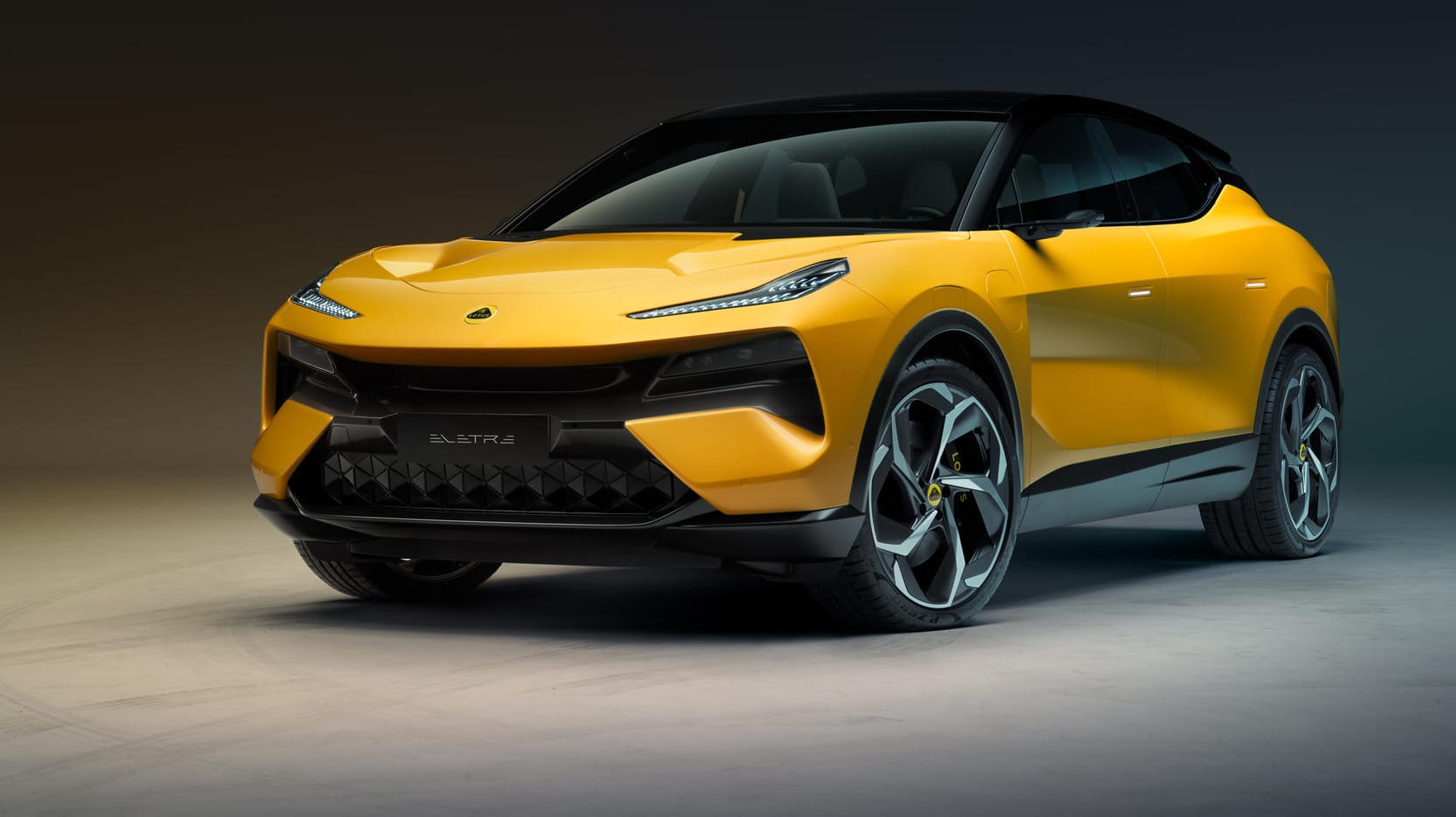 Lotus Eletre: Die 70 Jahre alte britische Marke bringt mit einem 5,10 Meter langen Elektro-Allradler ihr erstes SUV auf den Markt.