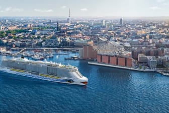 Die "AIDA Cosma" auf der Elbe (Symbolbild): Am Samstag wird das neueste Flottenmitglied im Hamburger Hafen getauft.
