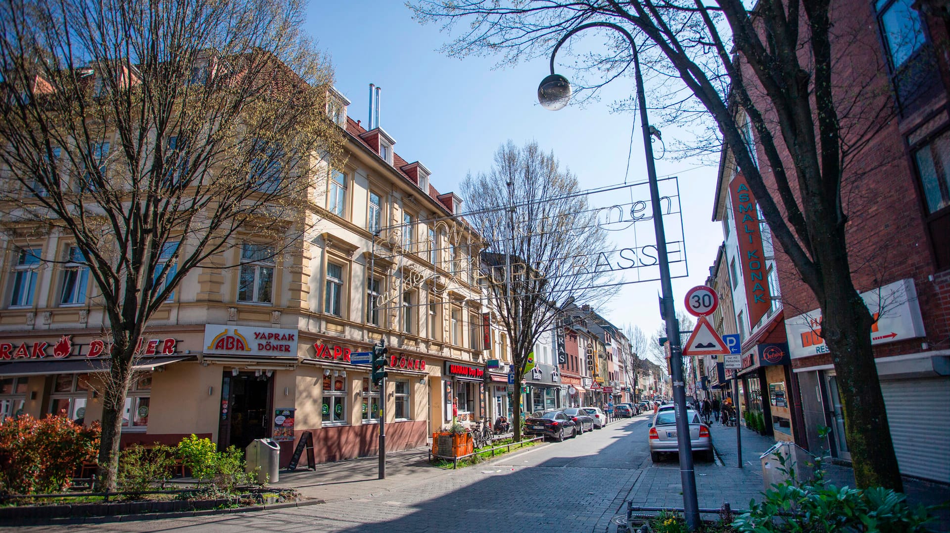 Die türkischen Süßigkeiten auf der Keupstrasse muss man probiert haben, ist sich unsere Autorin sicher.