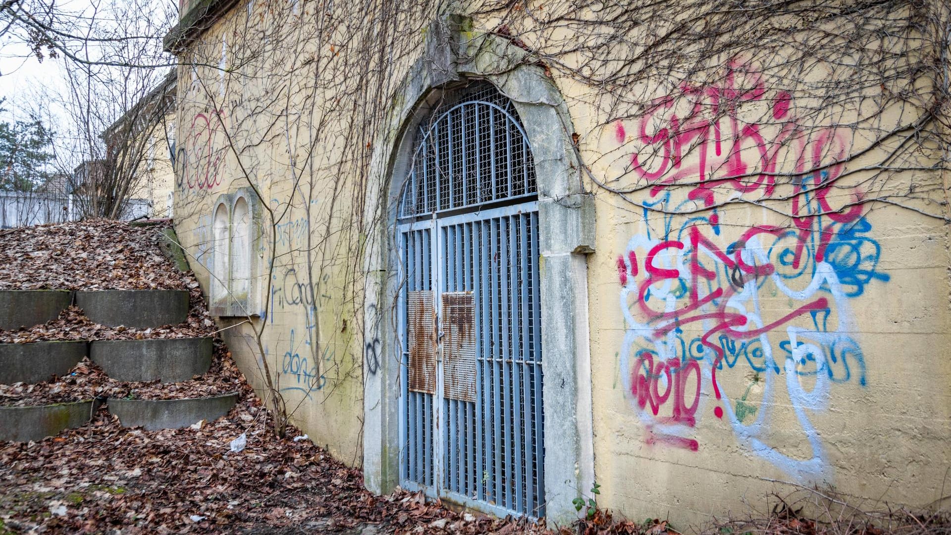 Eingang zu einer Bunkeranlage (Symbolbild): In Stuttgart vermieten Privatleute Plätze in Bunkern.