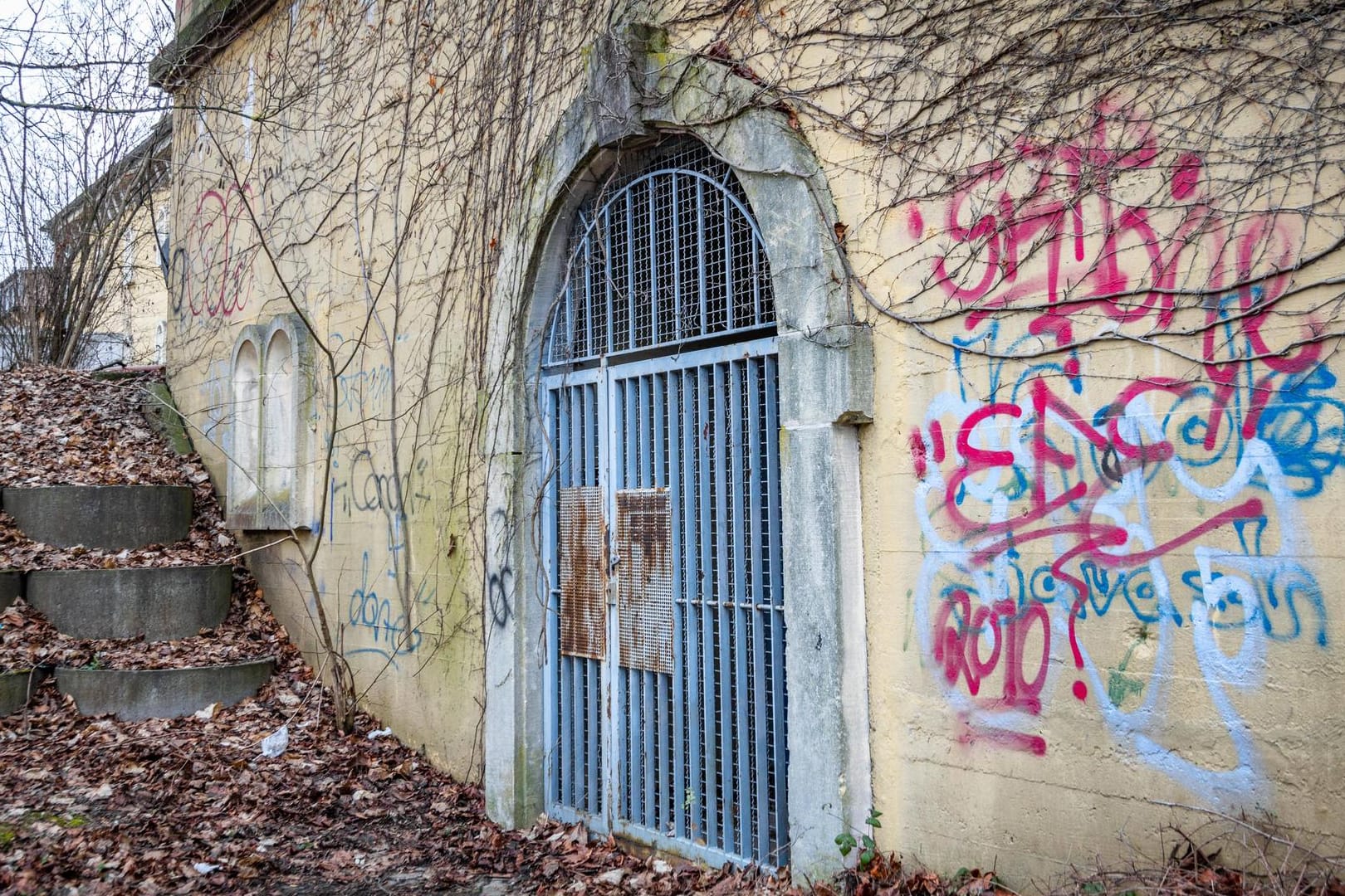 Eingang zu einer Bunkeranlage (Symbolbild): In Stuttgart vermieten Privatleute Plätze in Bunkern.