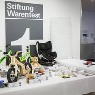 Stiftung Warentest: Die Warentester testen viele verschiedene Produkte – von Spielzeug über Schokolade bis hin zu Matratzen.
