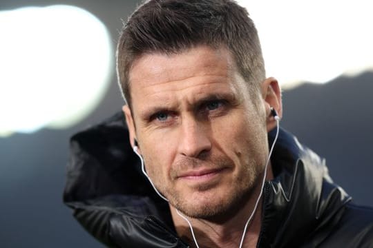 Sebastian Kehl, Leiter Profiabteilung bei Borussia Dortmund, vor dem Spiel beim Interview.