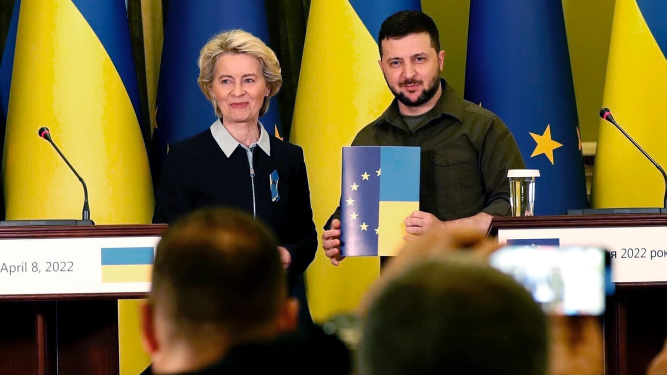 Wolodymyr Selenskyj und Ursula von der Leyen: Die EU-Kommissionschefin stellt der Ukraine eine europäische Zukunft in Aussicht.