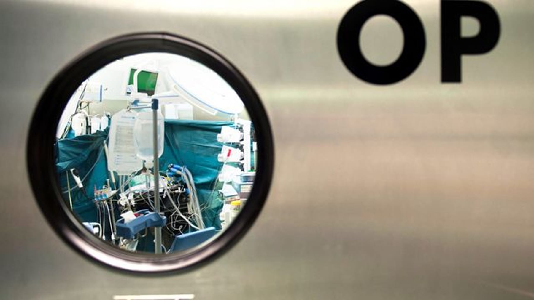 Avusturya: Doktorun kızını (13) ameliyata aldığı iddia edildi