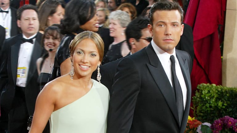 März 2003: Jennifer Lopez und Ben Affleck flanieren bei den Oscars über den roten Teppich.