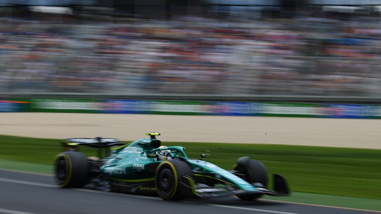 Sebastian Vettel von Aston Martin Racing auf dem Kurs von Melbourne in Aktion.