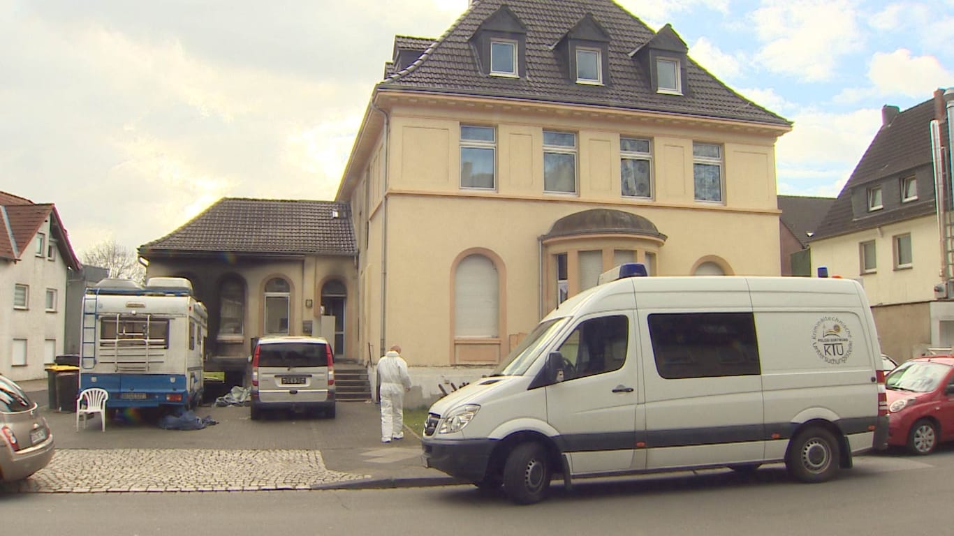 Tatort in Dortmund-Oestrich: Ein 27-jähriger Mann kam in diesem Haus ums Leben.