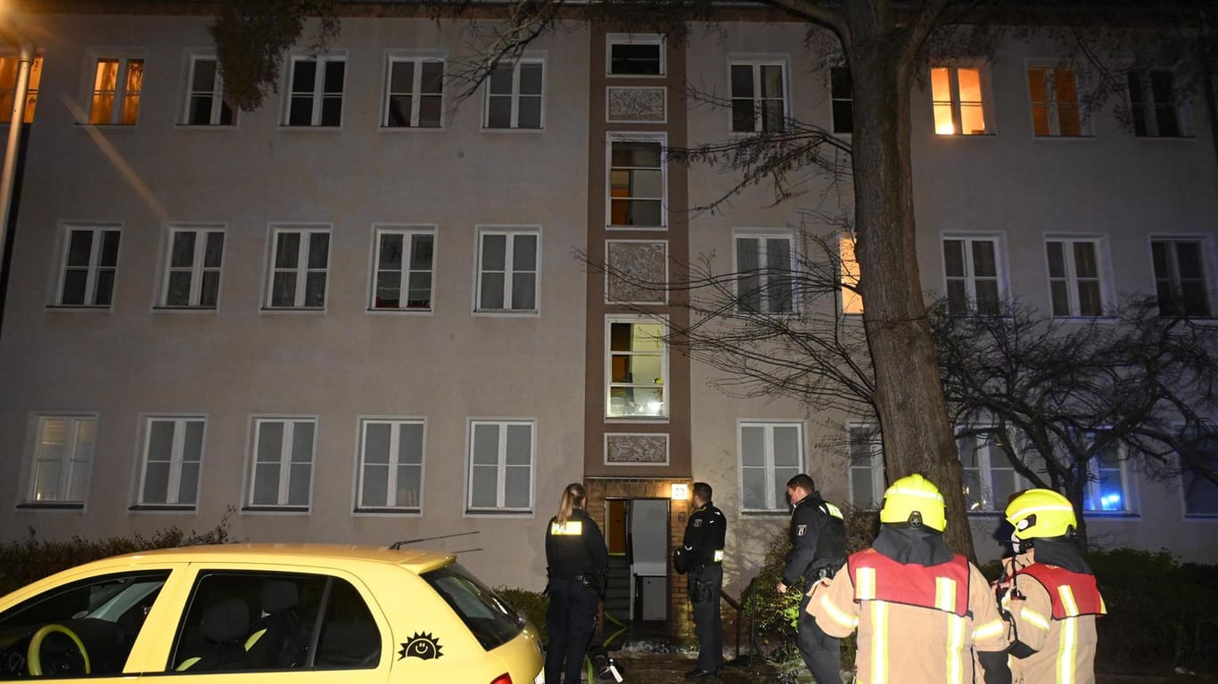 Feuerwehreinsatz in Charlottenburg: Eine Seniorin starb kurz nach dem Brand.