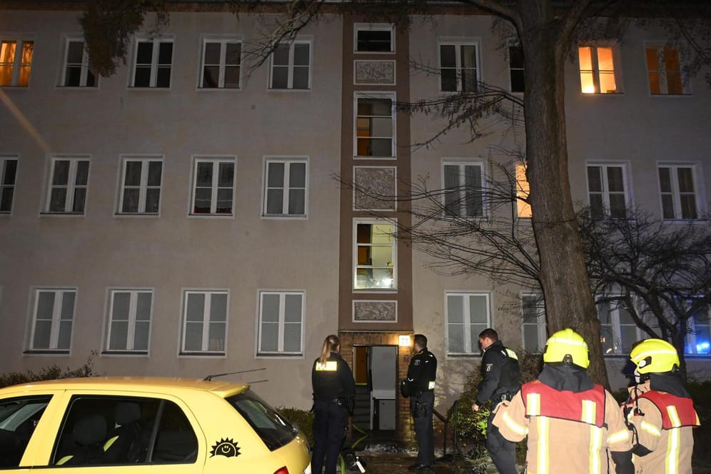 Feuerwehreinsatz in Charlottenburg: Eine Seniorin starb kurz nach dem Brand.