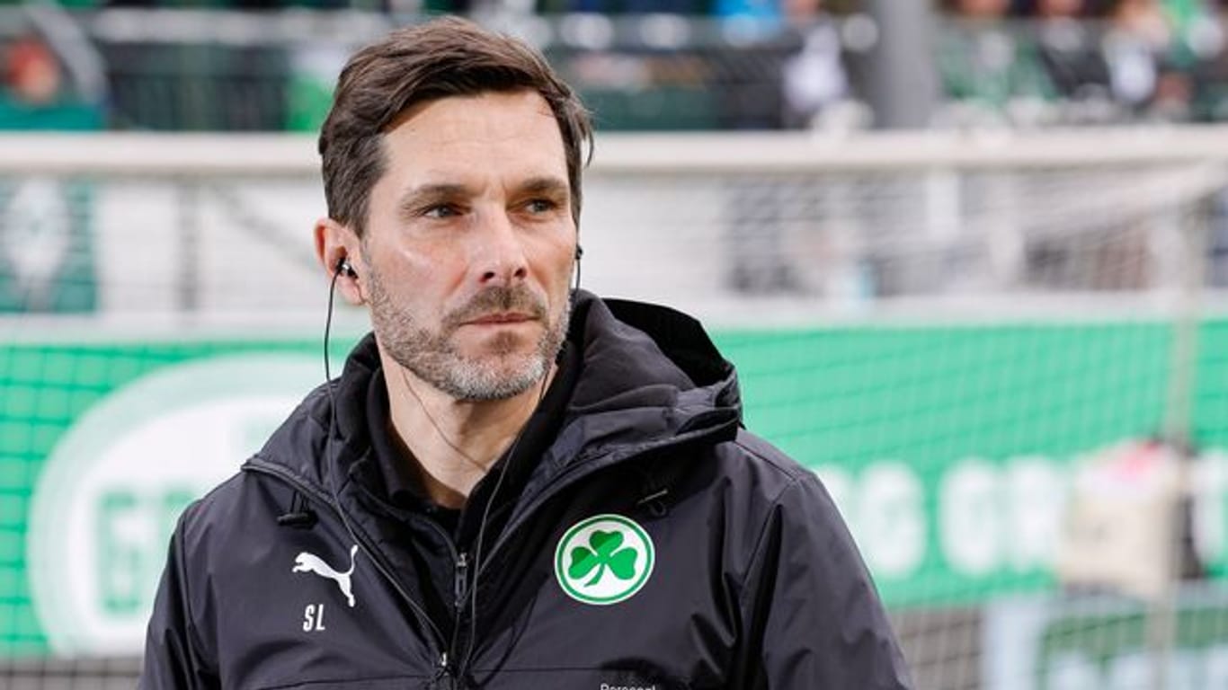 Stefan Leitl, Trainer der SpVgg Greuther Fürth gibt ein Interview.