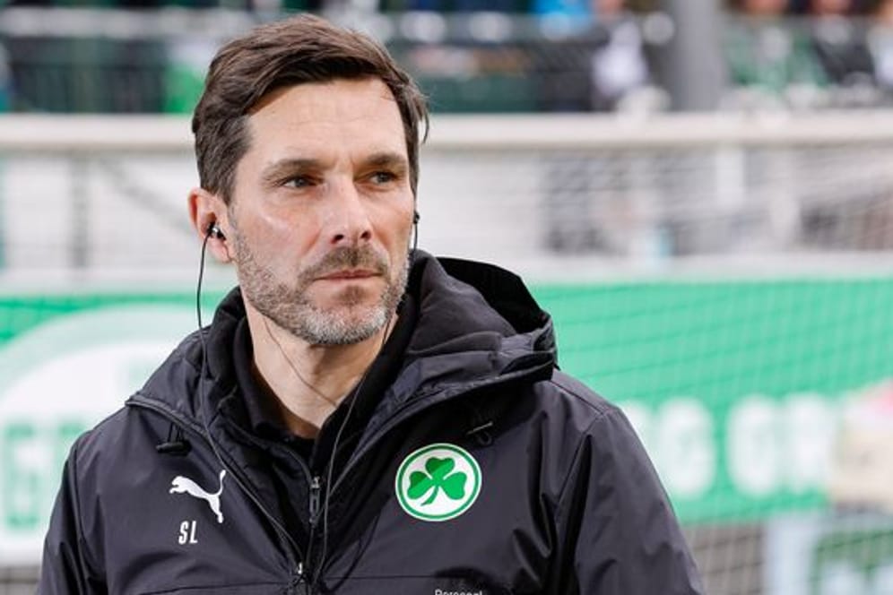Stefan Leitl, Trainer der SpVgg Greuther Fürth gibt ein Interview.