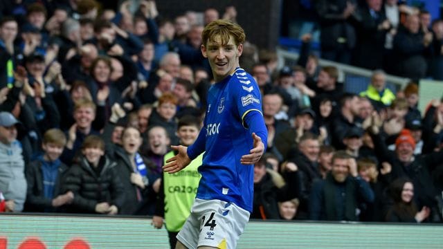 Evertons Anthony Gordon feiert den Siegtreffer.