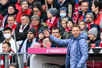 Bayerns Trainer Julian Nagelsmann hat sich für seine Äußerungen bei Freiburgs Trainer Christian Streich entschuldigt.